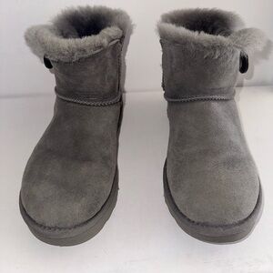 Mini Bailey button grey Uggs
